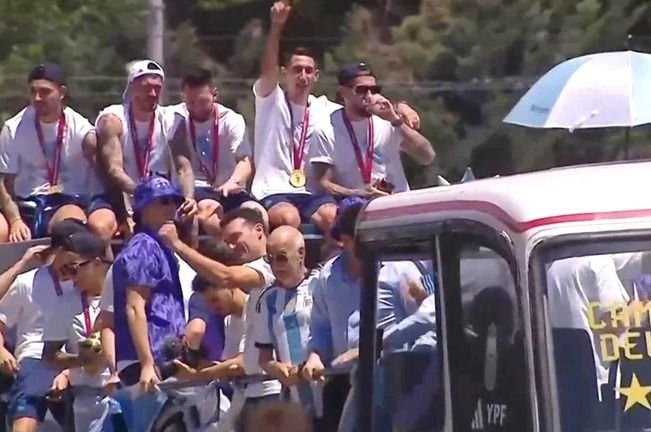 Caravana de la gloria los campeones del mundo recorrieron Buenos